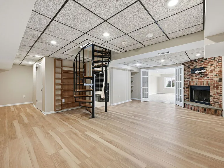 512 Dennis Ave — Photo 12