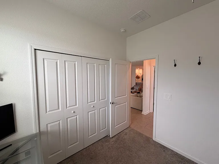 9502 Revere Ave — Photo 17