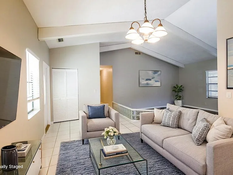 5525 SW 118th Ave — Photo 3