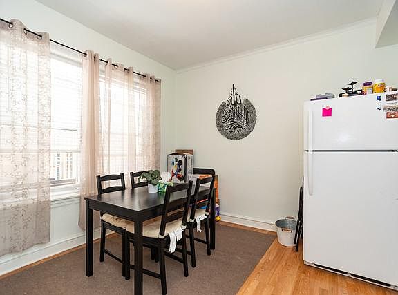 5th image of 850 W Agatite Ave APT 3
