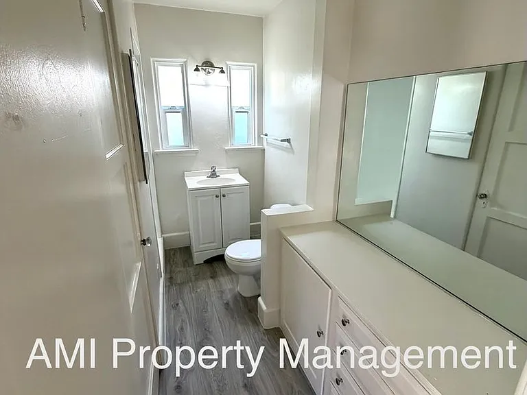 Studio Cottage in a Great Area! Move In Special $1000 Off 1st Month's Rent! — Photo 1