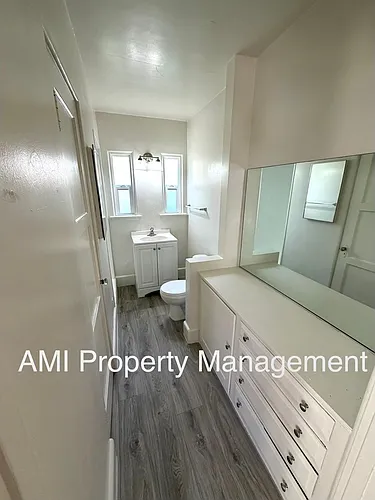 Studio Cottage in a Great Area! Move In Special $1000 Off 1st Month's Rent! Photo 1
