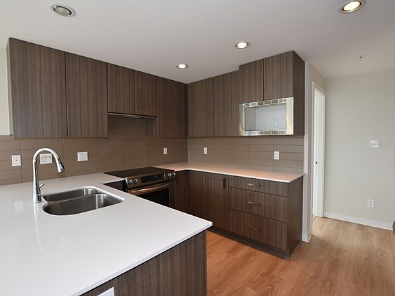 3rd image of 125 Columbia St #603