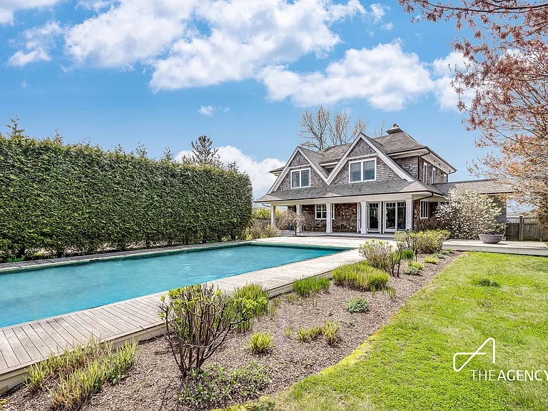 225 E Lake Dr — Photo 6