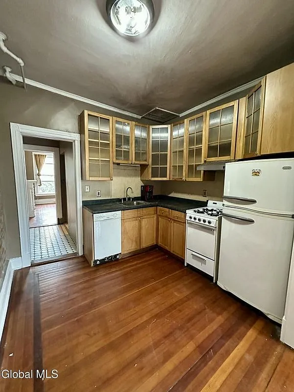 1 bed, 1.0 bath, 900 sqft, $1,400 — Photo 2