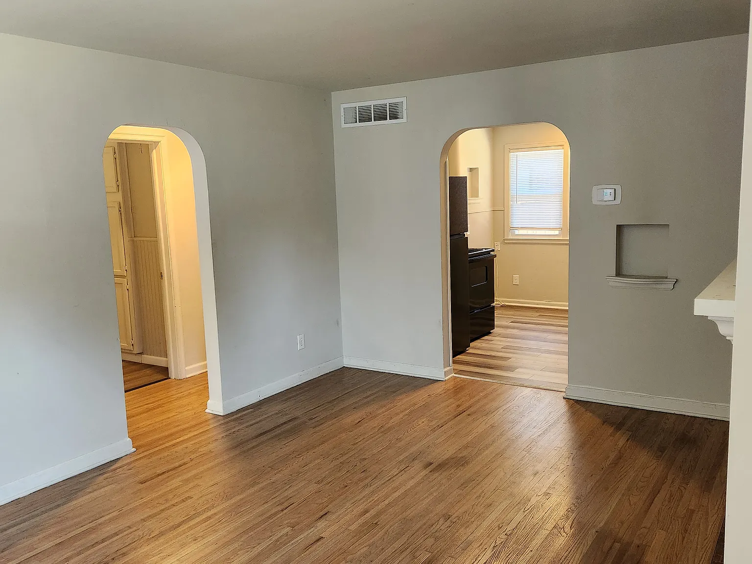 239 S Glendale St — Photo 3