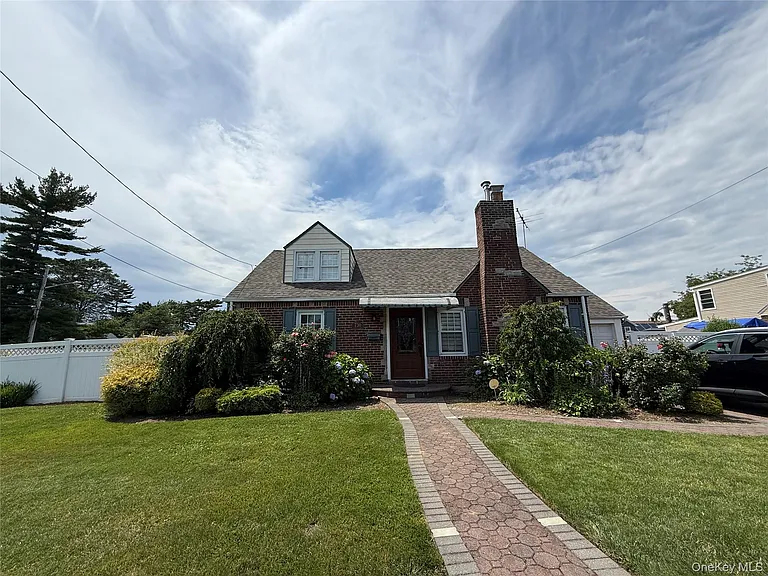 730 Cottage St — Photo 1