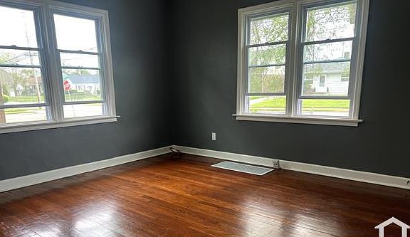2nd image of 609 W Hillcrest Ave #2
