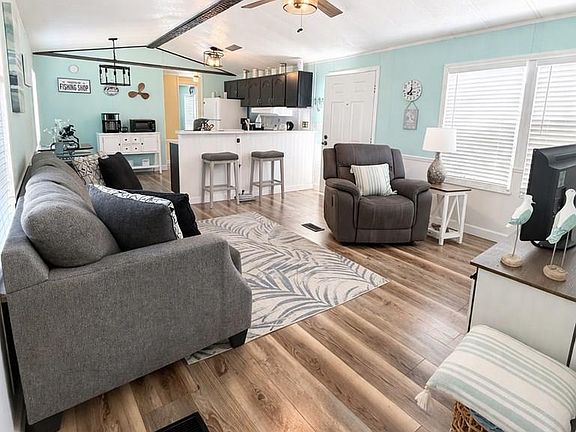 4th image of 514 Walker Ln