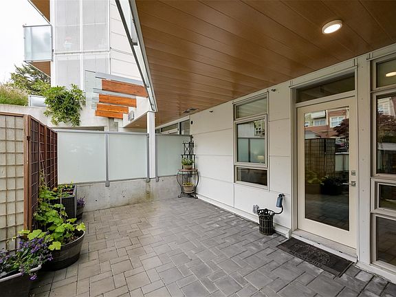 5th image of 881 Short St #103