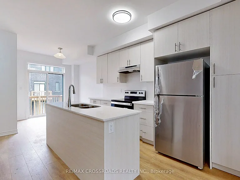 781 Kootenay Path — Photo 9