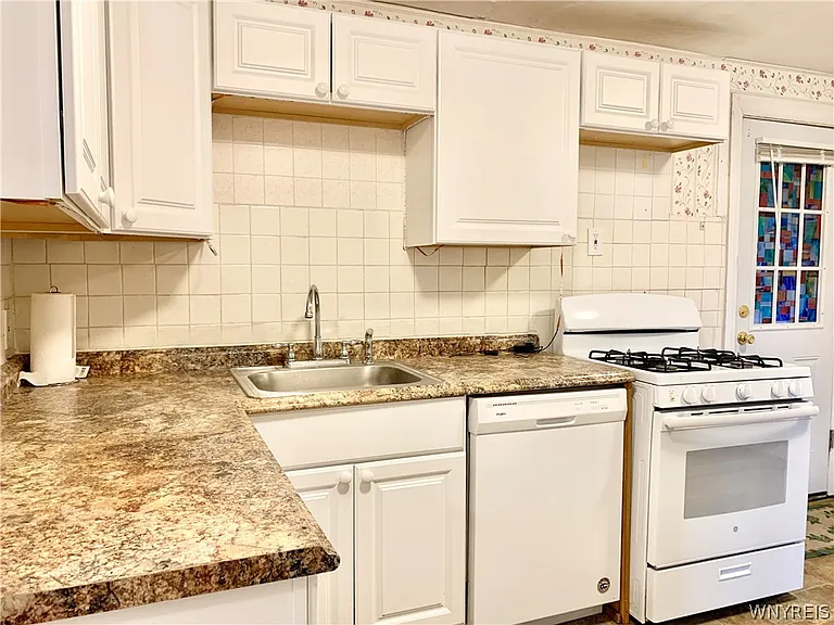 657 Englewood Ave #2 — Photo 3