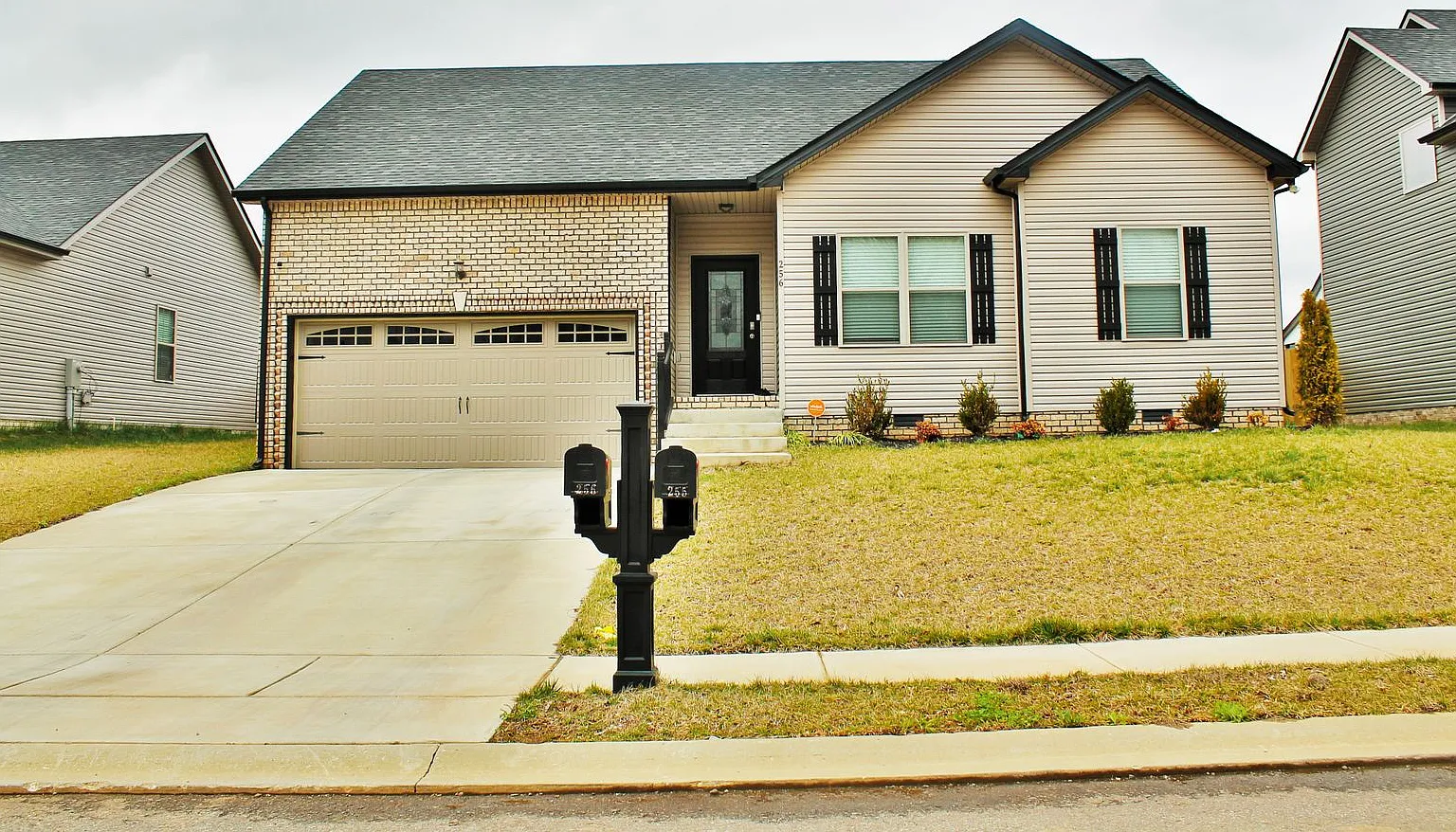 256 Azalea Dr. Oak Grove, KY 42262 — Photo 1