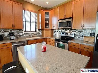3rd image of 2417 Lakewood Dr