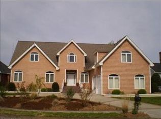 453 Peace Haven Dr, Norfolk, VA 23502