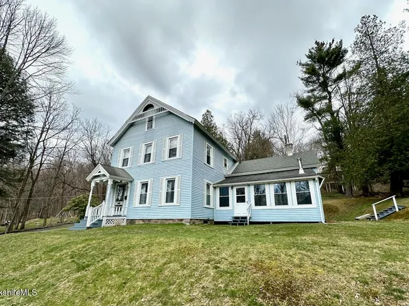 3 Church Hl, North Adams, MA 01247