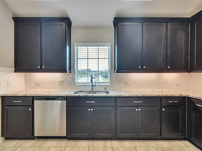 8510 Amber Bend Dr — Photo 15