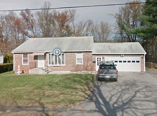 19 Meadowbrook Rd, Agawam, MA 01001
