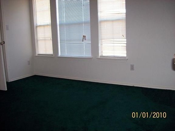 3rd image of 710 Whispering Hollow Dr