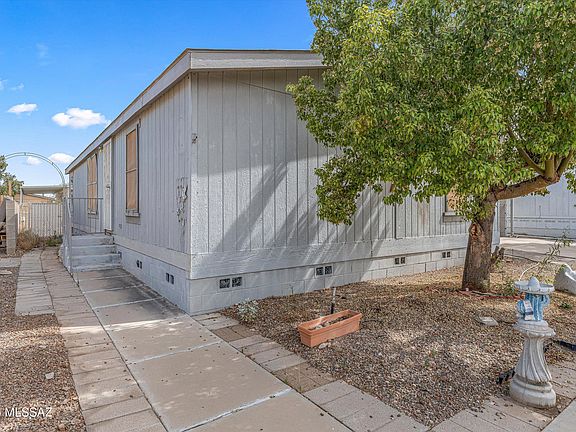 3rd image of 1624 W Coralbrooke Dr