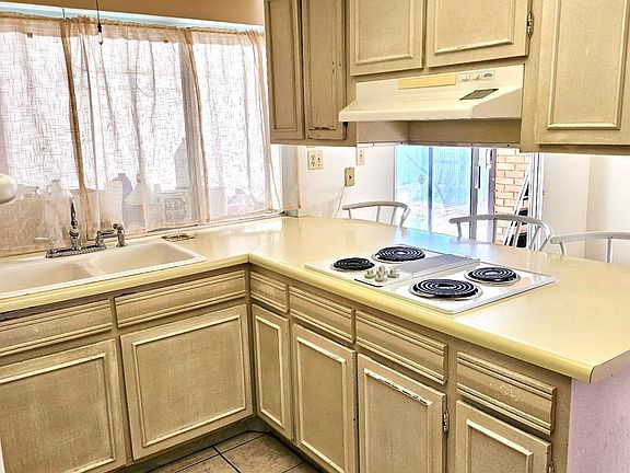 5th image of 1200 E Geneva St