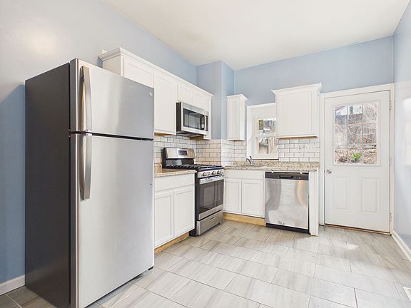 2nd image of 1207 Market St