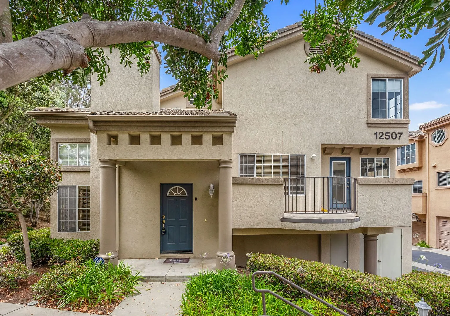Beautiful End-Unit Townhome in Carmel Valley: Prime Location, Abundant Amenities — Photo 2
