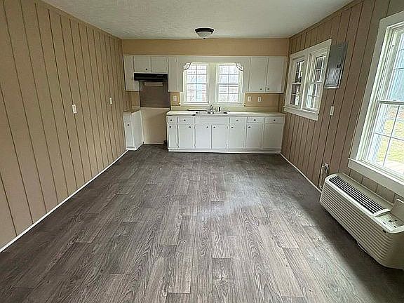 3rd image of 608 N 9th St