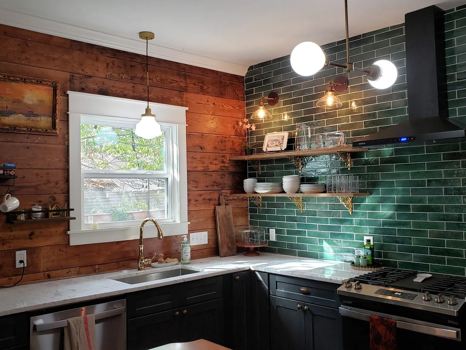 519 E Ashby Pl — Photo 2