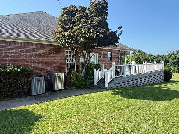 4th image of 90 Emerald Ln