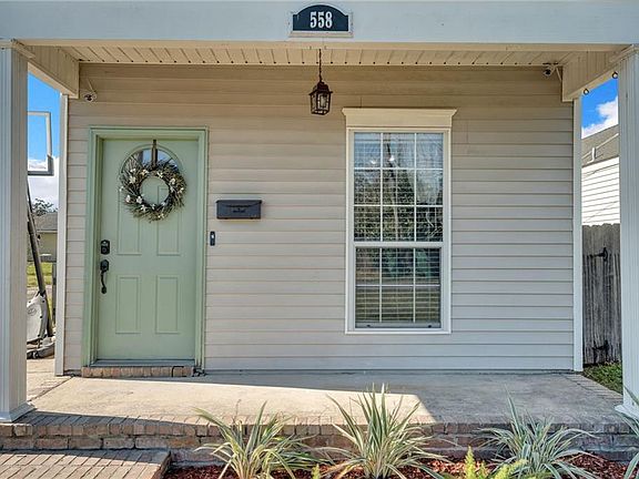 3rd image of 558 Avenue G