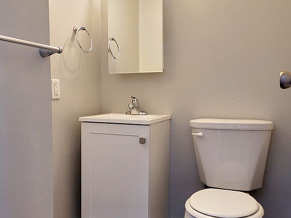 3rd image of 205 Dewitt St #213-1/2