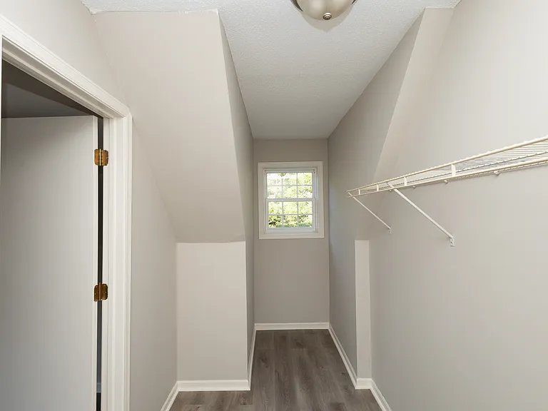 2331 Sheridan Ave N — Photo 15