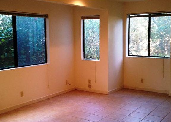 Living rm - tile floor