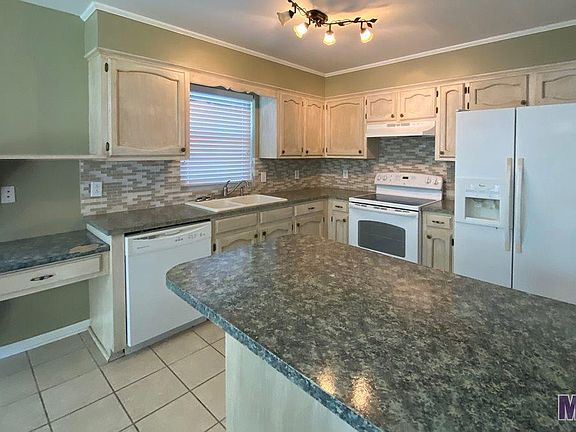4th image of 4016 Country Hill Dr
