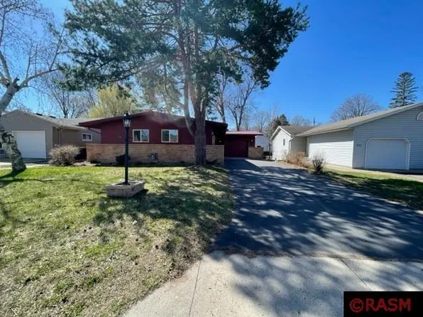 711 Lakeview Ave, North Mankato, MN 56003