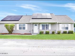 101 Foxtrail Dr, Hubert, NC 28539