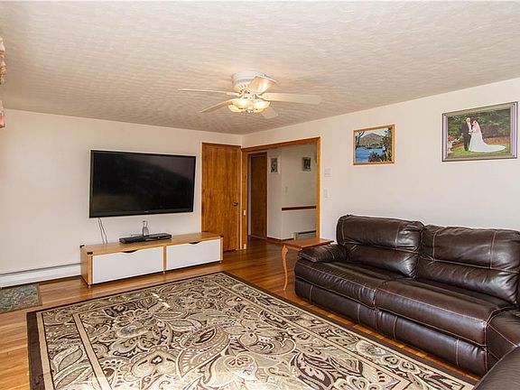 4th image of 208 Abbey Dr
