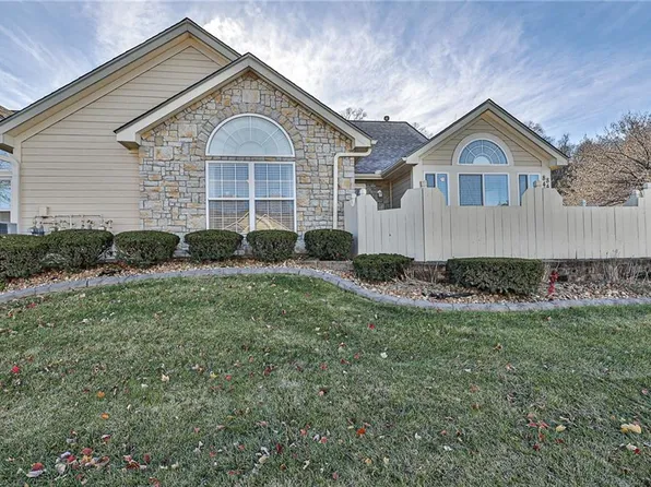 847 NE Devon Dr, Lees Summit, MO 64064
