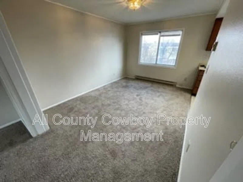 2 bed, 1.0 bath, 1080 sqft, $985 — Photo 4