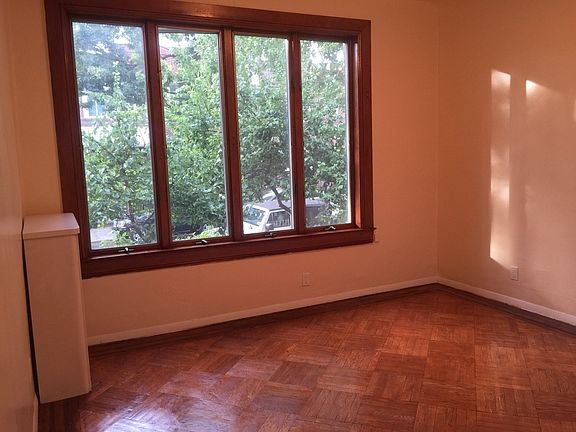 3rd image of 2343 Crescent St #1F