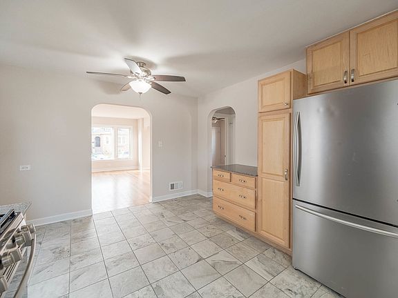 5th image of 3019 N Nagle Ave