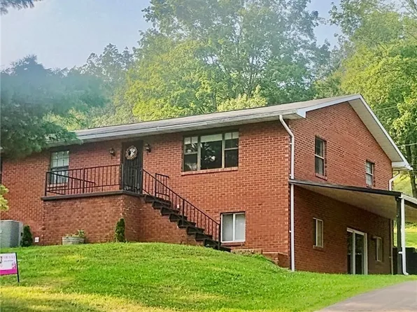 1805 Lee Creek Rd, Belleville, WV 26133