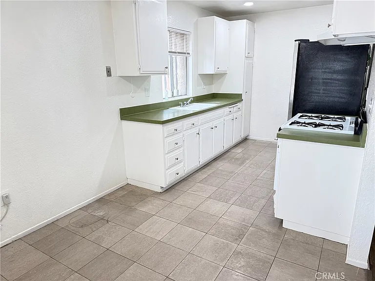 420 E Blueridge Ave — Photo 5
