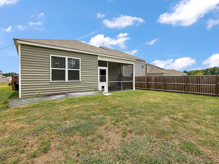704 Ladywood Dr — Photo 16