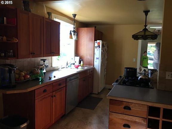 4th image of 8504 NE 63rd St