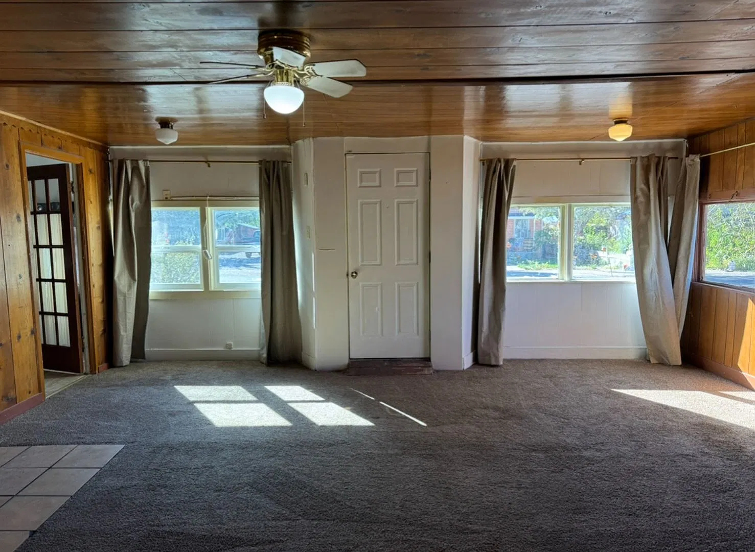 Cute older home in Yerington with an enclosed porch, includes W/D, Fridge and Range — Photo 1