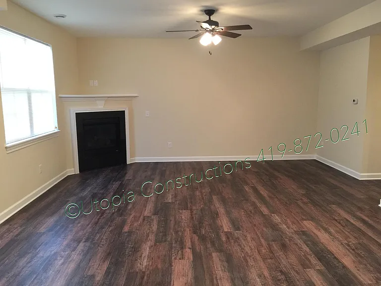 Great room w/ gas fireplace