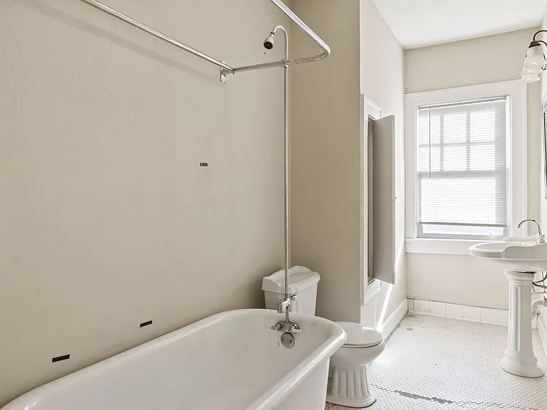 The Reese Apartments — Photo 8