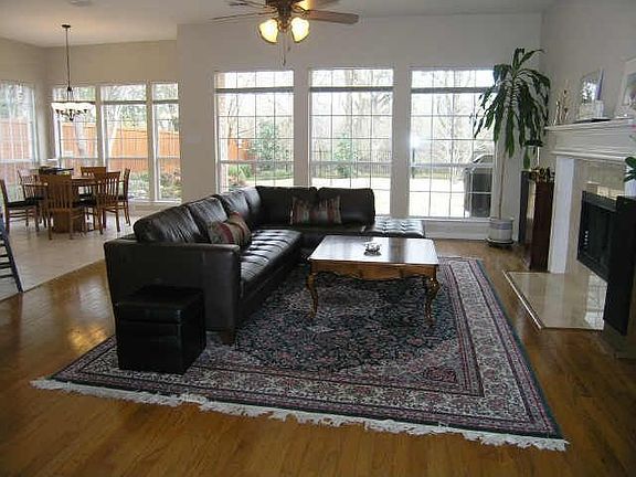 4th image of 232 Hollywood Dr